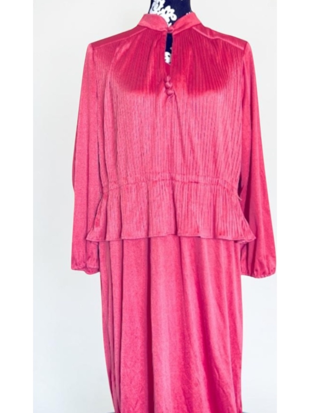 Leslie Pomer Vintage pink dress 1960s with peplum hem